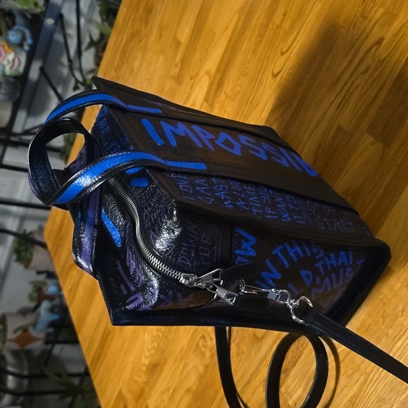 Balenciaga - Picture 5 of 16